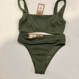 Billabong bikini size small Maui rider bottom and matching bikini top